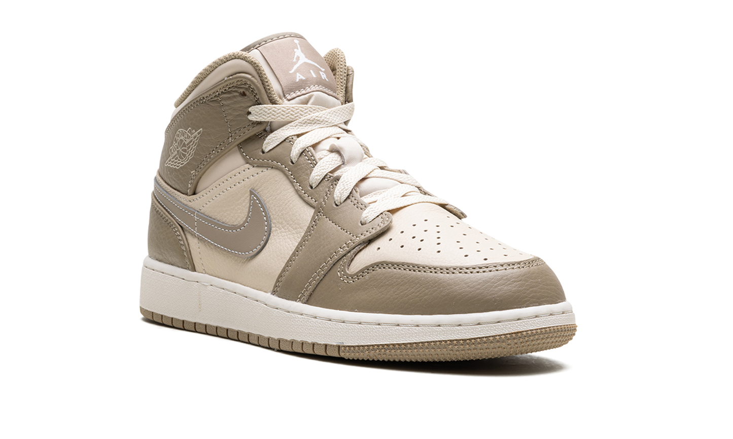 Air Jordan 1 Mid GS "Legend Brown" HF4781 203