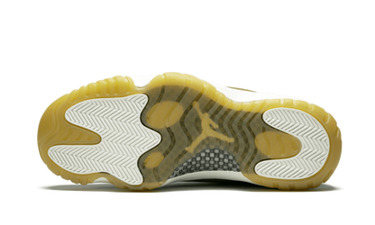 AIR JORDAN 11 RETRO WMNS "Neutral Olive" AR0715 200