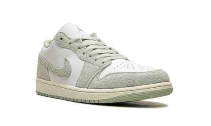 Air Jordan 1 Low SE "Seafoam" FN5214 131