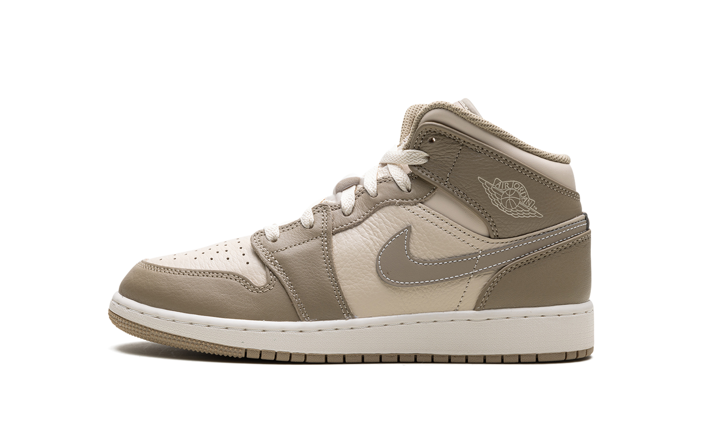 Air Jordan 1 Mid GS "Legend Brown" HF4781 203