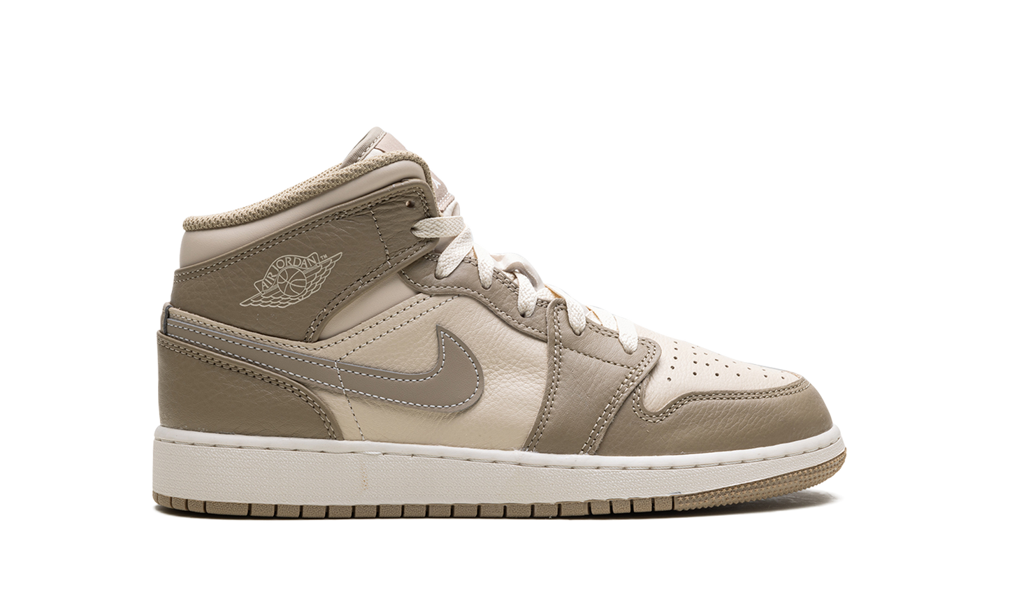 Air Jordan 1 Mid GS "Legend Brown" HF4781 203